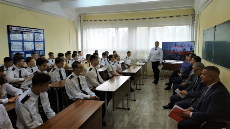 От теории к практике: профессиональные навыки студенты получат на судостроительном предприятии