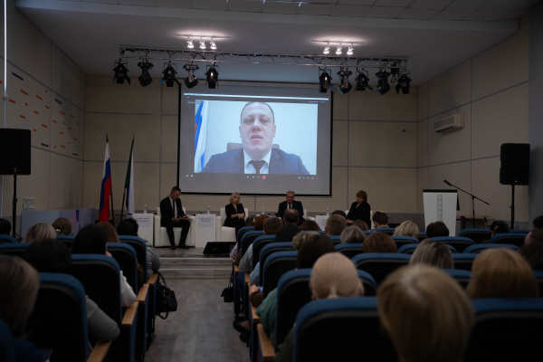 5-6 декабря проходила региональная кейс-сессия «Цифровая образовательная среда как средство повышения качества и доступности образования в Хабаровском крае». 