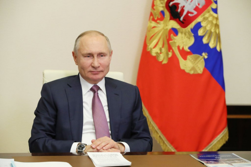 Путин поручил добавить творческие и проектные конкурсы во всероссийскую школьную олимпиаду 
