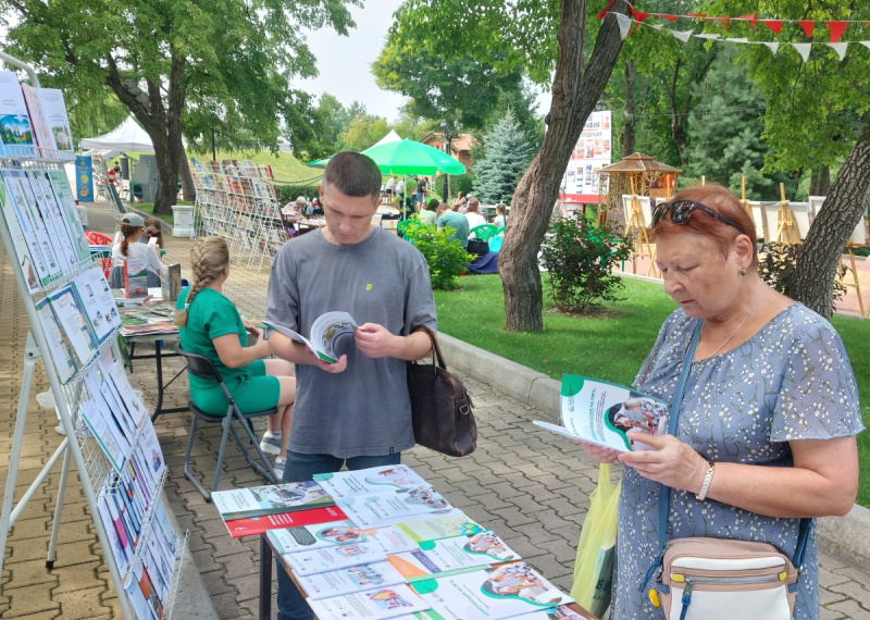 На выставке «Золотая Ригма» ХК ИРО презентовал педагогам свои методические продукты