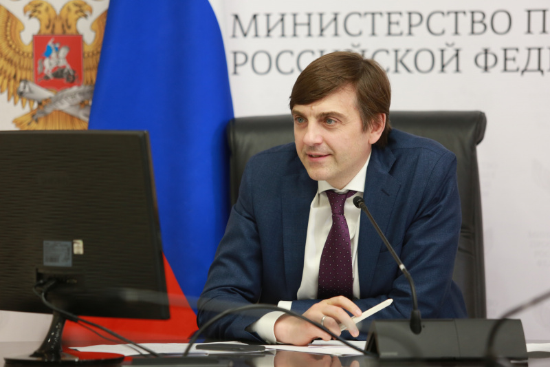 Профориентацию и выбор профессии обсудил со школьниками Сергей Кравцов