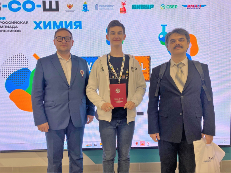 Алексей Муренький из Хабаровска готовится к выступлению на Международной химической олимпиаде школьников